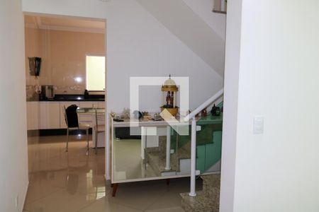 Casa à venda com 248m², 3 quartos e 6 vagas Casa à venda com 248m², 3 quartos e 6 vagasEscada para Quartos