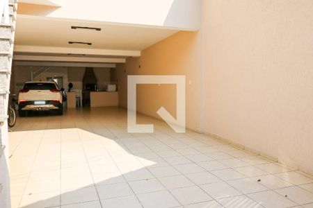 Casa à venda com 248m², 3 quartos e 6 vagas Casa à venda com 248m², 3 quartos e 6 vagasGaragem