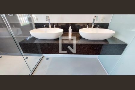 Banheiro Quarto 1 suíte de casa para alugar com 3 quartos, 171m² em Jardim Bela Vista, Santo André