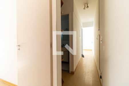 Corredor de apartamento à venda com 2 quartos, 56m² em Jardim Patente Novo, São Paulo