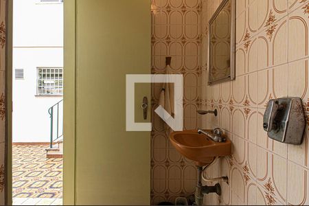 Casa à venda com 218m², 4 quartos e 3 vagasbanheiro na área de serviço