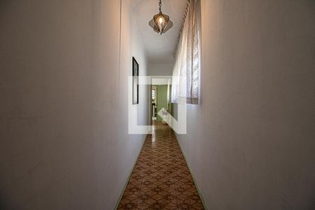 Casa à venda com 218m², 4 quartos e 3 vagascorredor para cômodos no piso inferior