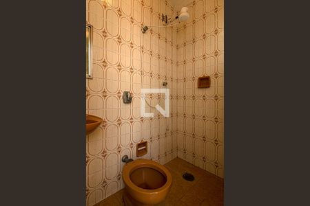 Casa à venda com 218m², 4 quartos e 3 vagasbanheiro na área de serviço