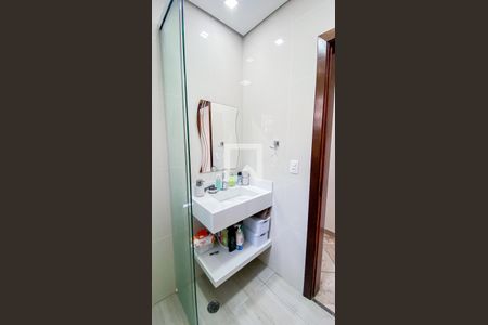 Apartamento à venda com 82m², 2 quartos e 1 vaga Apartamento à venda com 82m², 2 quartos e 1 vagaBanheiro