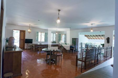 sala de casa de condomínio para alugar com 6 quartos, 788m² em Vila do Ouro, Nova Lima