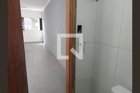 Banheiro de kitnet/studio para alugar com 1 quarto, 27m² em Aberta dos Morros, Porto Alegre