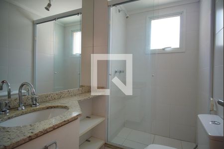 Banheiro da Suíte de apartamento para alugar com 2 quartos, 57m² em Santa Cecília, Porto Alegre