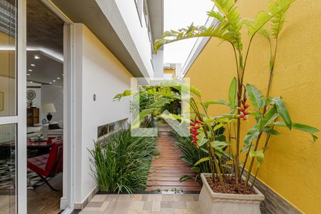 Casa à venda com 356m², 4 quartos e 2 vagasCorredor Lateral