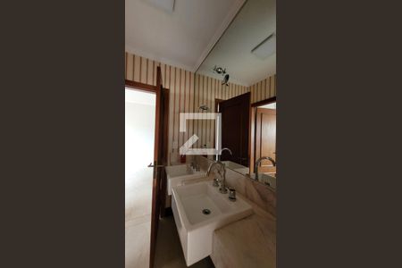 Casa de condomínio à venda com 455m², 5 quartos e 4 vagasBanheiro Suíte Americana 