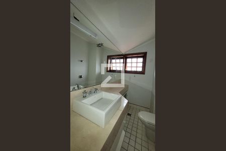 Casa de condomínio à venda com 455m², 5 quartos e 4 vagasbanheiro da suíte master