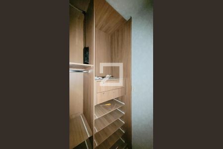 Casa de condomínio à venda com 455m², 5 quartos e 4 vagasCloset