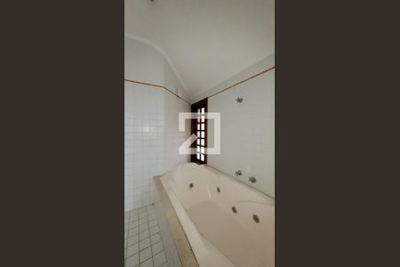 Casa de condomínio à venda com 455m², 5 quartos e 4 vagasbanheiro da suíte master