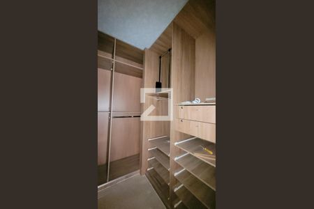 Casa de condomínio à venda com 455m², 5 quartos e 4 vagasCloset