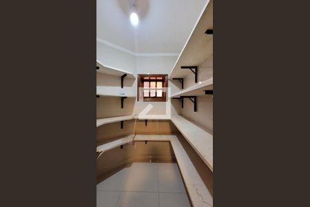 Casa de condomínio à venda com 455m², 5 quartos e 4 vagasDespensa