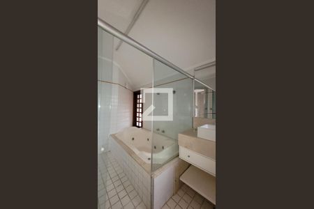 Casa de condomínio à venda com 455m², 5 quartos e 4 vagasbanheiro da suíte master