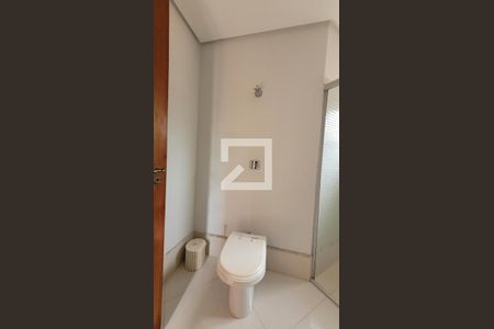 Casa de condomínio à venda com 455m², 5 quartos e 4 vagasBanheiro da Suíte 1