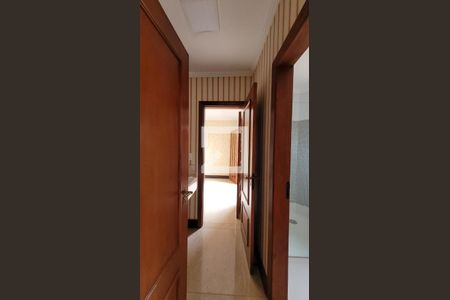 Casa de condomínio à venda com 455m², 5 quartos e 4 vagasBanheiro Suíte Americana 