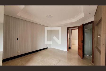 Casa de condomínio à venda com 455m², 5 quartos e 4 vagasSuíte master