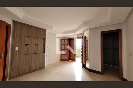 Casa de condomínio à venda com 455m², 5 quartos e 4 vagasSuíte master