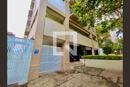 Apartamento para alugar com 69m², 2 quartos e 1 vagaFachada com cartaz QA