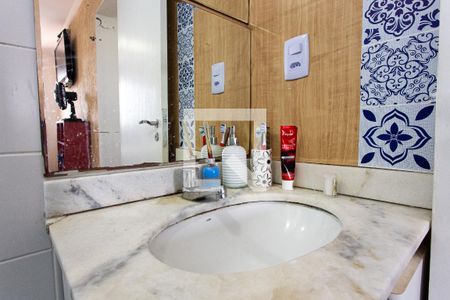 Apartamento à venda com 75m², 3 quartos e 2 vagas Apartamento à venda com 75m², 3 quartos e 2 vagasBanheiro da Suíte