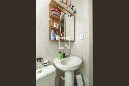 Banheiro de apartamento à venda com 3 quartos, 52m² em Rubem Berta, Porto Alegre