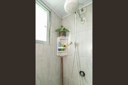 Banheiro de apartamento à venda com 3 quartos, 52m² em Rubem Berta, Porto Alegre
