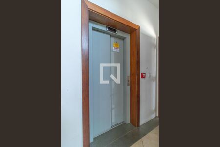 Apartamento à venda com 160m², 3 quartos e 1 vaga Apartamento à venda com 160m², 3 quartos e 1 vagaElevador - Área comum