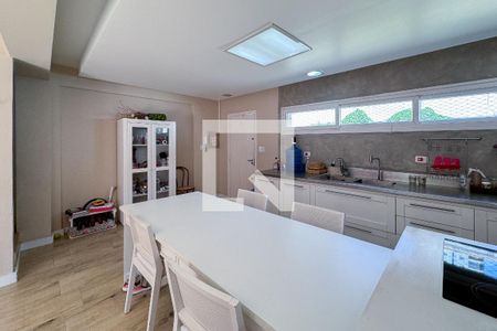 Sala de casa de condomínio para alugar com 2 quartos, 110m² em Vila Olímpia, São Paulo