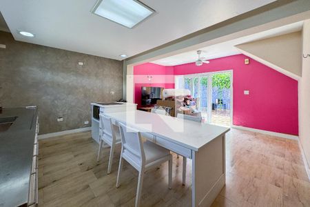 Sala de casa de condomínio para alugar com 2 quartos, 110m² em Vila Olímpia, São Paulo