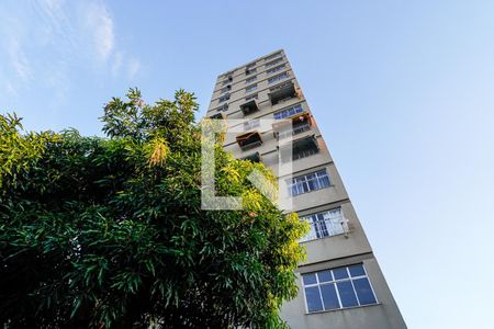 Apartamento à venda com 65m², 2 quartos e sem vaga Apartamento à venda com 65m², 2 quartos e sem vagaFachada