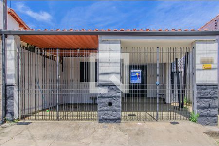 Casa para alugar com 71m², 2 quartos e 2 vagasFachada