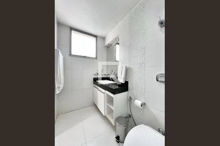 Apartamento à venda com 140m², 4 quartos e 3 vagasBanheiro do quarto 1