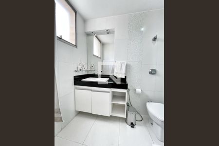 Apartamento à venda com 140m², 4 quartos e 3 vagasBanheiro do quarto 1