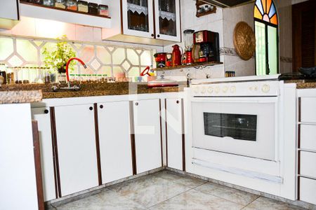 Casa à venda com 389m², 4 quartos e 4 vagasCozinha