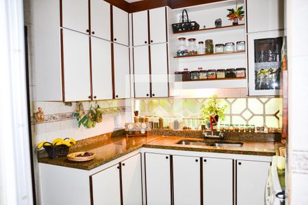 Casa à venda com 389m², 4 quartos e 4 vagasCozinha