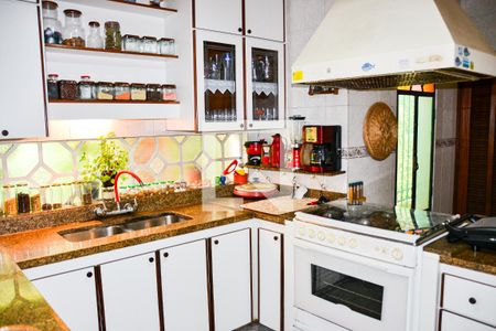 Casa à venda com 389m², 4 quartos e 4 vagasCozinha