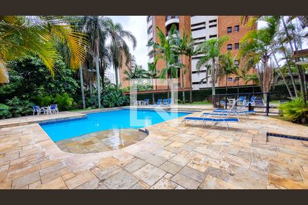 Apartamento para alugar com 200m², 3 quartos e 3 vagas Apartamento para alugar com 200m², 3 quartos e 3 vagasÁrea comum - Piscina