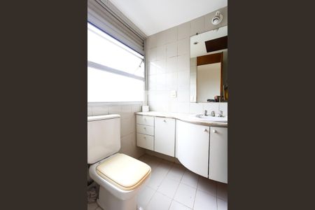 Apartamento para alugar com 200m², 3 quartos e 3 vagas Apartamento para alugar com 200m², 3 quartos e 3 vagasBanheiro da Suíte 2