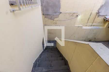 Casa à venda com 250m², 4 quartos e 2 vagasEscada