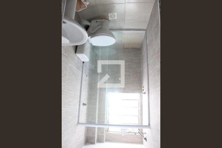Banheiro de apartamento para alugar com 1 quarto, 42m² em Centro, São Vicente