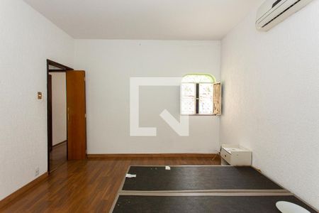 Casa à venda com 141m², 3 quartos e 2 vagasSuíte