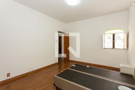 Casa à venda com 141m², 3 quartos e 2 vagasSuíte