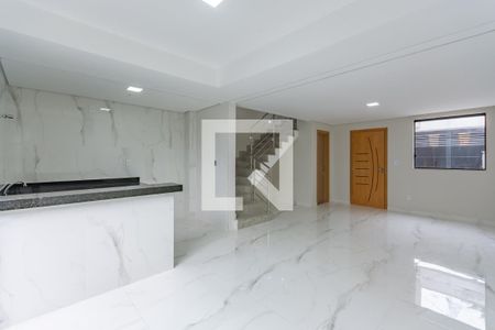 Sala de casa à venda com 3 quartos, 166m² em Santa Monica, Belo Horizonte