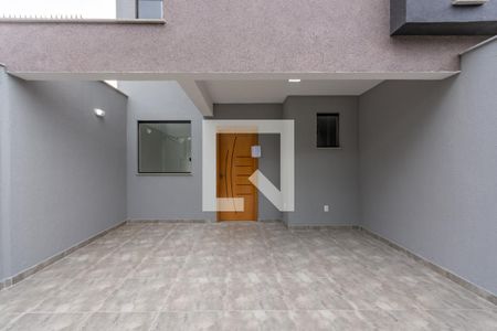 Casa à venda com 166m², 3 quartos e 2 vagas Casa à venda com 166m², 3 quartos e 2 vagasEntrada - Garagem