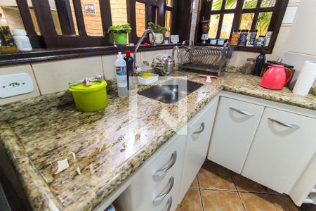 Casa à venda com 150m², 3 quartos e 3 vagas Casa à venda com 150m², 3 quartos e 3 vagasCozinha