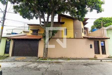 Casa à venda com 150m², 3 quartos e 3 vagas Casa à venda com 150m², 3 quartos e 3 vagasFachada