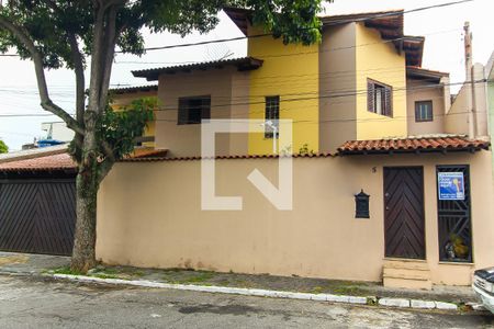 Casa à venda com 150m², 3 quartos e 3 vagas Casa à venda com 150m², 3 quartos e 3 vagasFachada