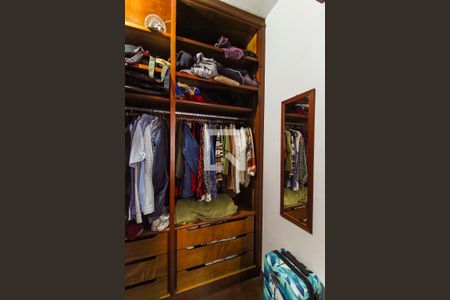 Casa à venda com 150m², 3 quartos e 3 vagas Casa à venda com 150m², 3 quartos e 3 vagasCloset da suíte