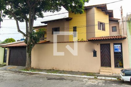Casa à venda com 150m², 3 quartos e 3 vagas Casa à venda com 150m², 3 quartos e 3 vagasFachada